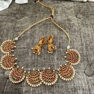 Gorgeous set of necklace and earrings